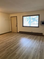 1 Bed 1 Bath Apartment For Rent! Great Location! 1/2 Month Free Rent!! - Grand Forks, ND