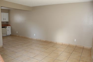 1919 Forrest St unit 3 - Bakersfield, CA