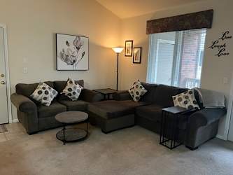 Livingroom 2.jpg