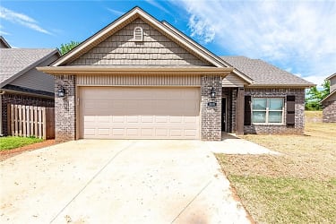 505 W Laurel Ave - Rogers, AR