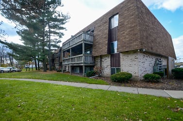 Foxes Lair Apartments - Elyria, OH