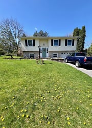 413 West Dr - Boalsburg, PA