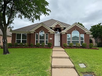 207 Meredith Ct - Irving, TX