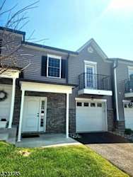 4 Gabriella Wy - Newton, NJ