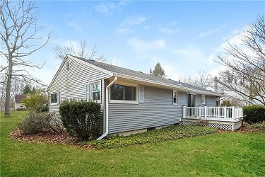 32 Old Post Rd - Westerly, RI