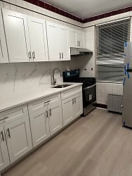 30-33 33rd St unit 3F - Queens, NY