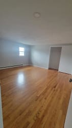 397 Snell St - Fall River, MA