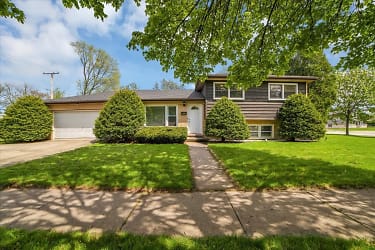 471 Forest Preserve Dr - Wood Dale, IL