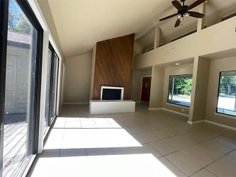 2001 NW 15 Ave - Gainesville, FL