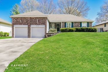 1416 NW Westwood Dr - Blue Springs, MO