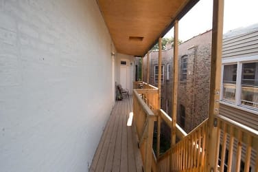 2943 W Diversey Ave - Chicago, IL