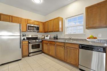 Green Hill Luxury Rentals Apartments - Franklin Park, NJ