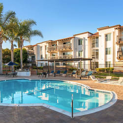 Huntington Vista Apartments - Huntington Beach, CA