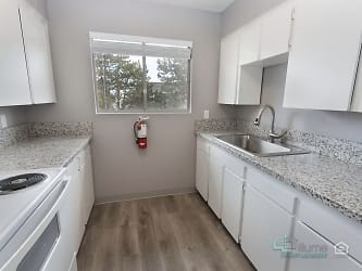 BEAUTIFULLY RENOVATED STUDIO'S... Just Blocks Away From Campus!!! Apartments - Corvallis, OR