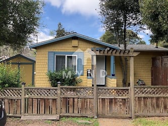 6323 Sunnymere Ave - Oakland, CA