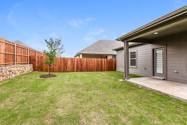 1411 Rolling Fox Dr - Forney, TX