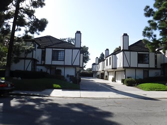 1955 Anaheim Ave unit B2 - Costa Mesa, CA