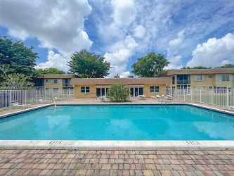 5170 SW 40th Ave #1E - Fort Lauderdale, FL