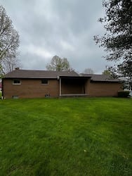32 Orchard Dr - Poland, OH