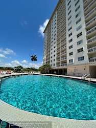 400 Kings Point Dr #325 - Sunny Isles Beach, FL