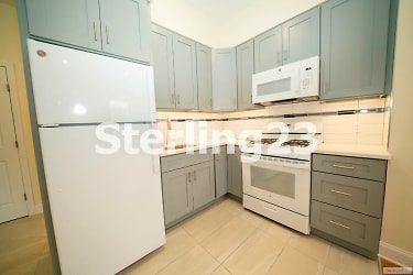 25-24 23rd St unit 2R - Queens, NY