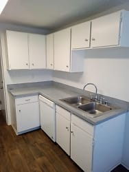 Harborview East: Updated 1 & 2-Bedroom Apartments In Tacoma - Tacoma, WA