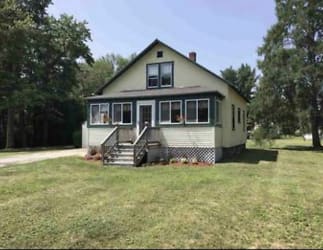8 Norway Plains Rd - Rochester, NH