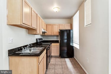 2427 Lakeview Ave #3C - Baltimore, MD