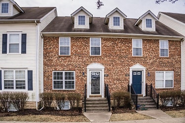 587 Lazelle Rd - Westerville, OH