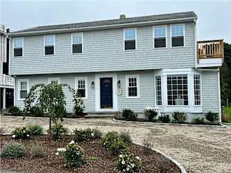 68 What Cheer Rd - Narragansett, RI