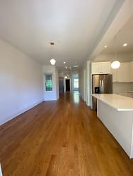 2861 W Shakespeare Ave - Chicago, IL