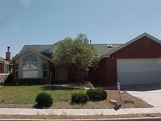 910 Stagecoach Dr - Las Cruces, NM