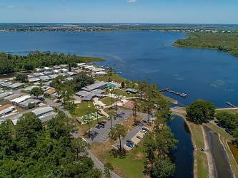 The Landings At Lake Henry Apartments - Haines City, FL