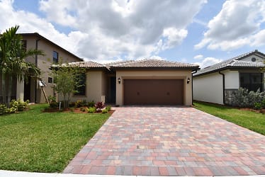 4758 Chantilly Rd - Wellington, FL