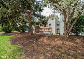 22242 River Walk Rd - Rocky River, OH