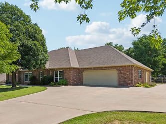 15745 N 102nd E Ave - Collinsville, OK