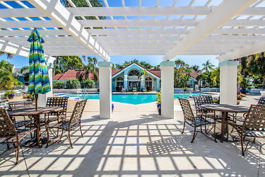 The Retreat At Vista Lake Apartments - Fort Myers, FL