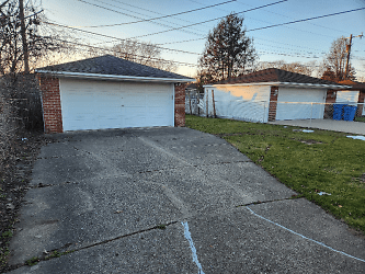 6557 Colonial St - Dearborn Heights, MI