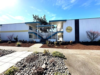 702 S Oakes St - Tacoma, WA