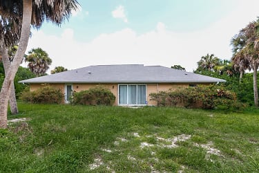 11953 Xavier Ave - Port Charlotte, FL