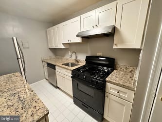7617 Fontainebleau Dr #2134 - New Carrollton, MD