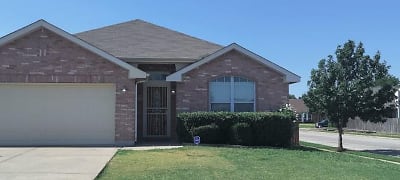 2433 Forest Creek Dr - Fort Worth, TX