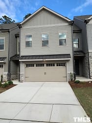 2057 Maggie Vly Dr - Apex, NC