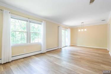 46 Crestwood Mews - Allendale, NJ