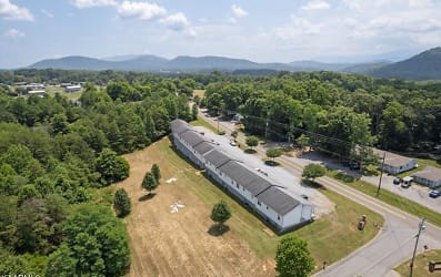 2230 Old Newport Hwy unit 1 - Sevierville, TN