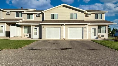 2067 14th St NW - Minot, ND
