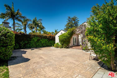 6618 Moore Dr - West Hollywood, CA