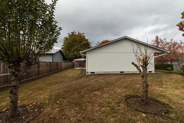 548 N 55th St - Springfield, OR
