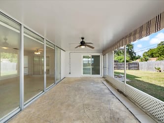 1531 Picardy Cir - Clearwater, FL