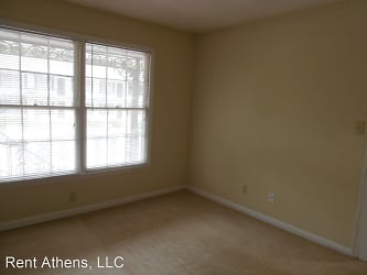 Affordable 1 Bedroom Units Just 1 Mile From UGA Campus! Apartments - Athens, GA